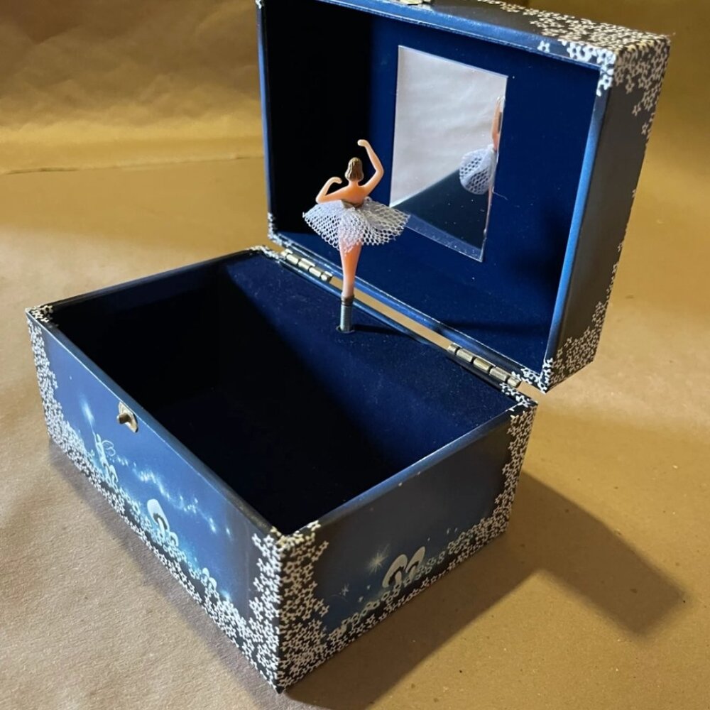 Vintage Ballerina Musical Jewelry Box - Picture 2 of 4
